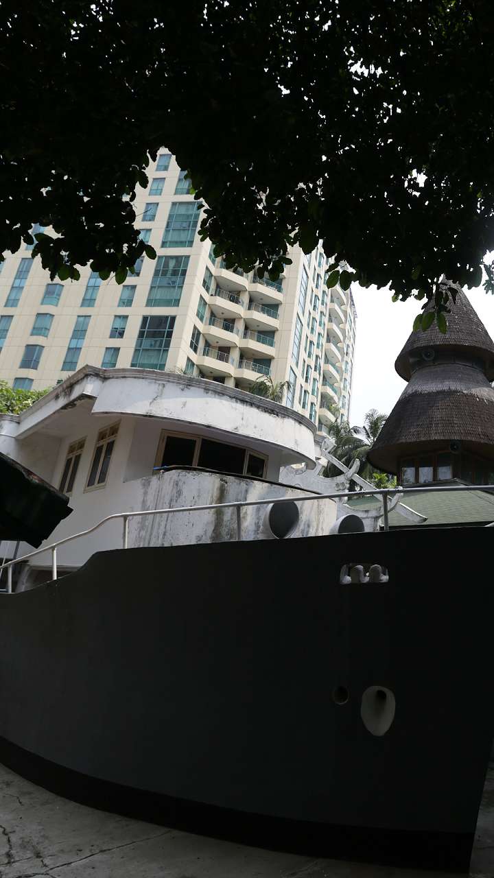 Wisata Religi di Masjid Perahu, Oase 'Hutan Beton' Ibukota