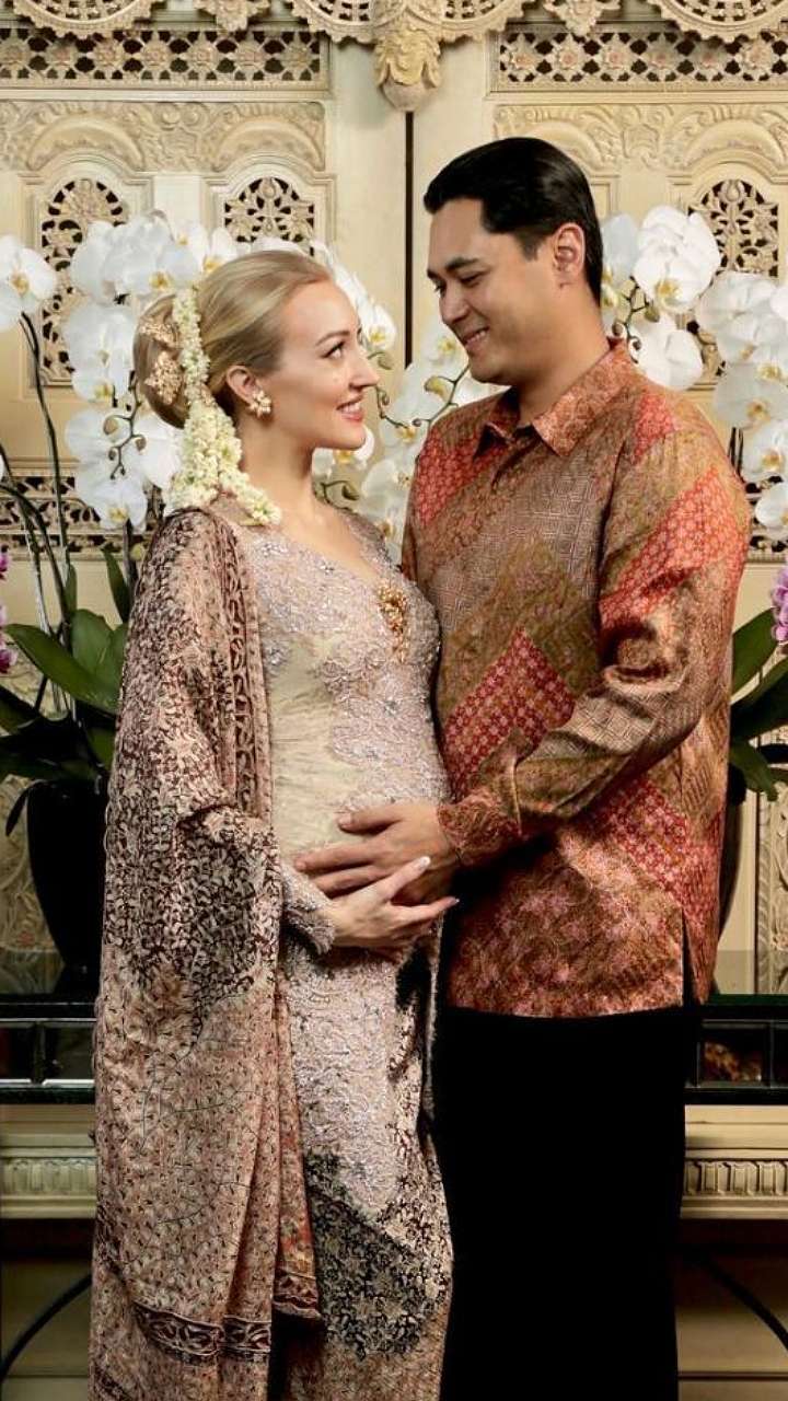 Penampilan Istri Seleb Kenakan Kebaya, Manglingi!