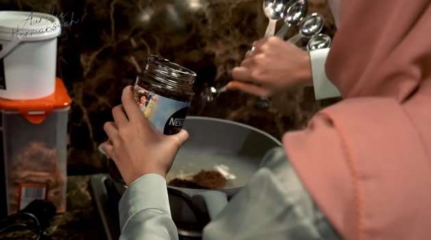 10 Potret Aurel Bikin Takjil Buka Puasa, Dipuji Enak Banget