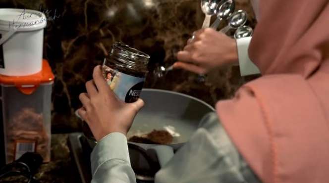 10 Potret Aurel Bikin Takjil Buka Puasa, Dipuji Enak Banget