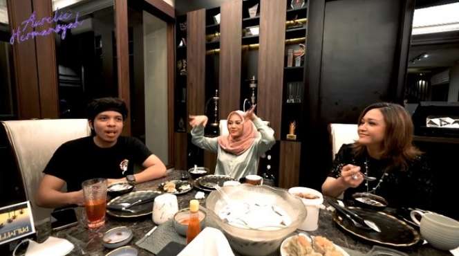 10 Potret Aurel Bikin Takjil Buka Puasa, Dipuji Enak Banget