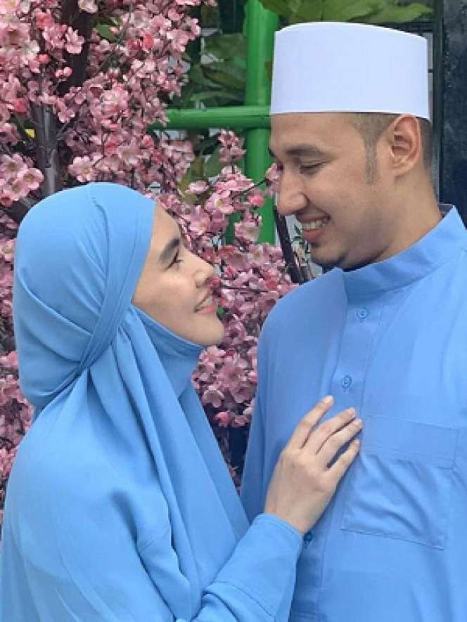 Momen Kompak Ustaz Kondang Bersama Istri, Bikin Baper!