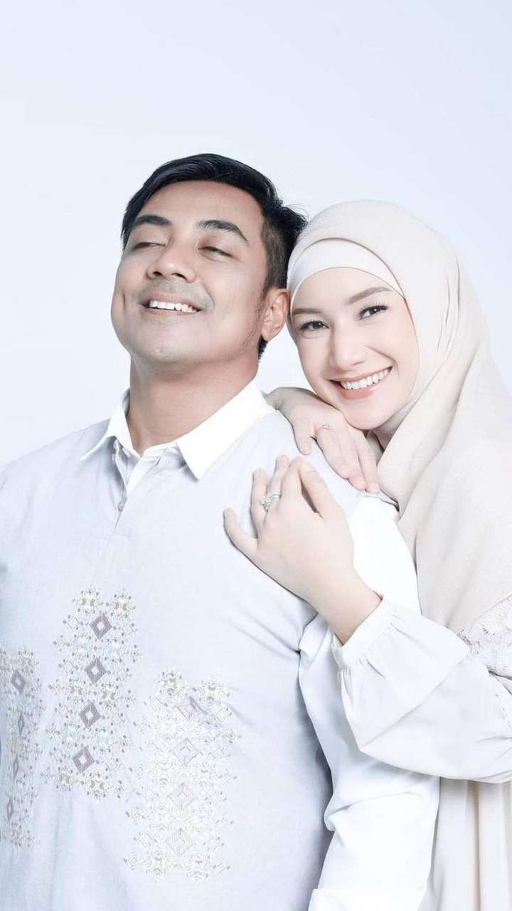 Momen Kompak Ustaz Kondang Bersama Istri, Bikin Baper!