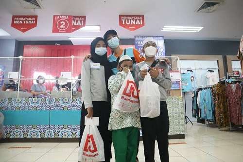 10 Momen Seru Glenca Chysara Ajak Anak Yatim Belanja di Mall