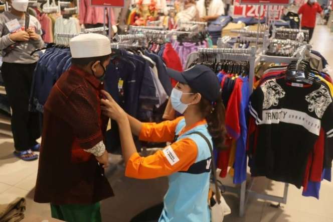 10 Momen Seru Glenca Chysara Ajak Anak Yatim Belanja di Mall