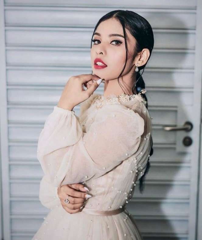 8 Potret Cantik Rimar Callista Sang Juara Indonesian Idol 2021