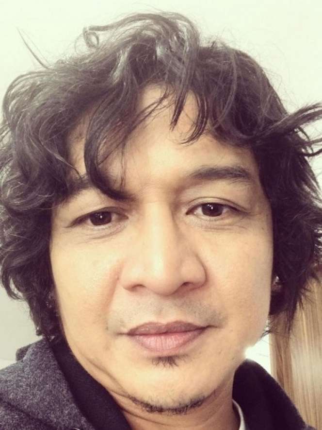 8 Potret Pasha Ungu dengan Rambut Gondrong, Bak Anak Band Muda