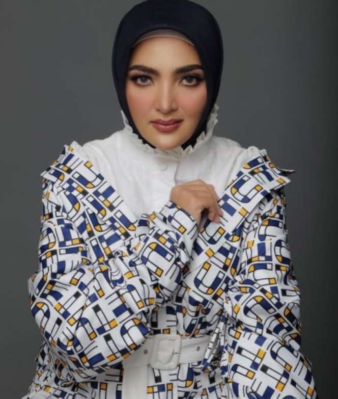 7 Pesona Ashanty Berbusana Muslim, Makin Cantik dengan Hijab