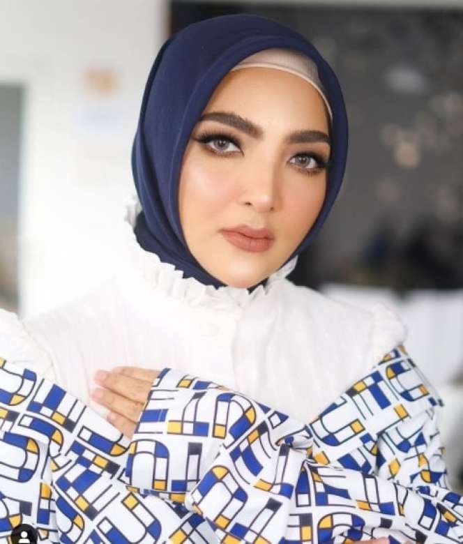 7 Pesona Ashanty Berbusana Muslim, Makin Cantik dengan Hijab
