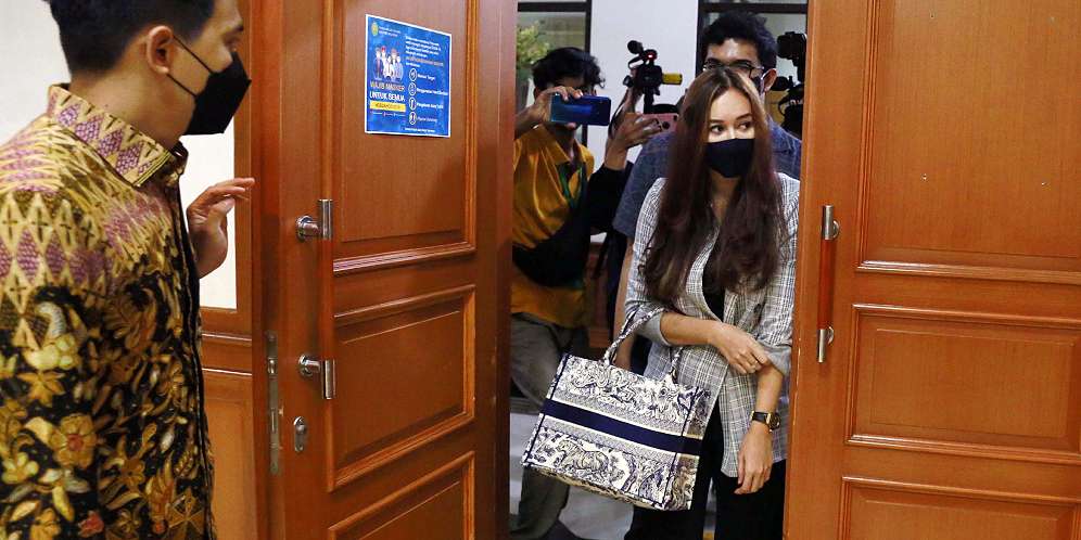 Penampilan Aura Kasih yang Kini Sandang Status Janda