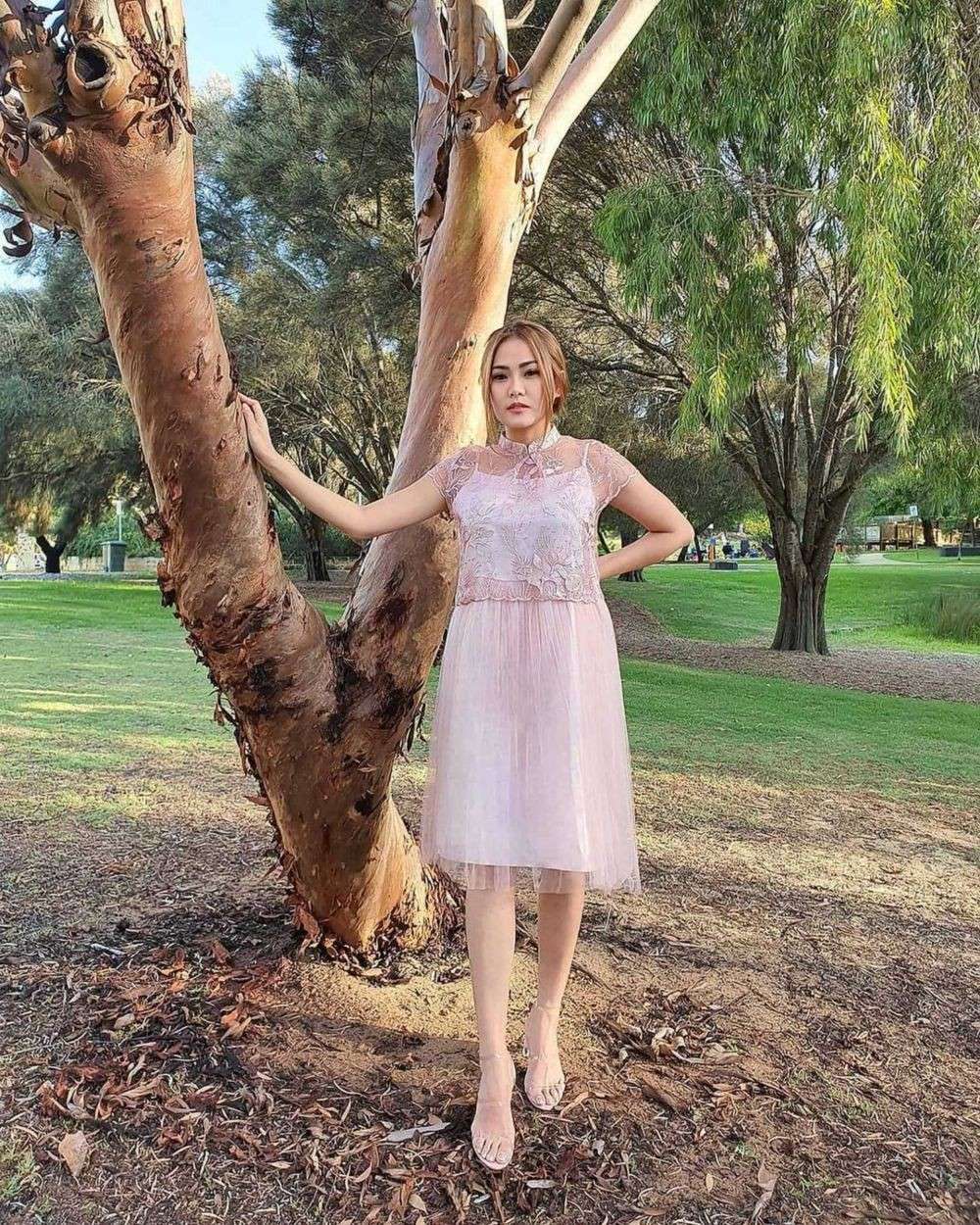 10 Potret Cantik Vegen Acni, Mantan Istri Kapten Vincent