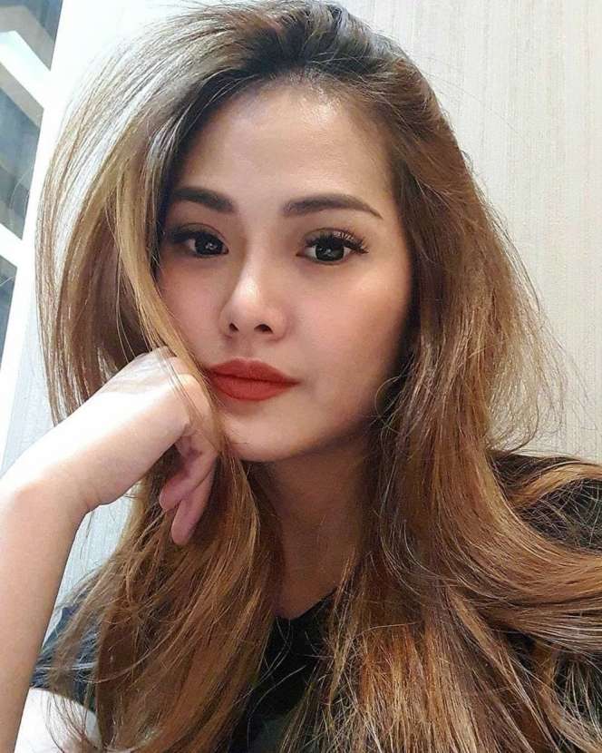 10 Potret Cantik Vegen Acni, Mantan Istri Kapten Vincent