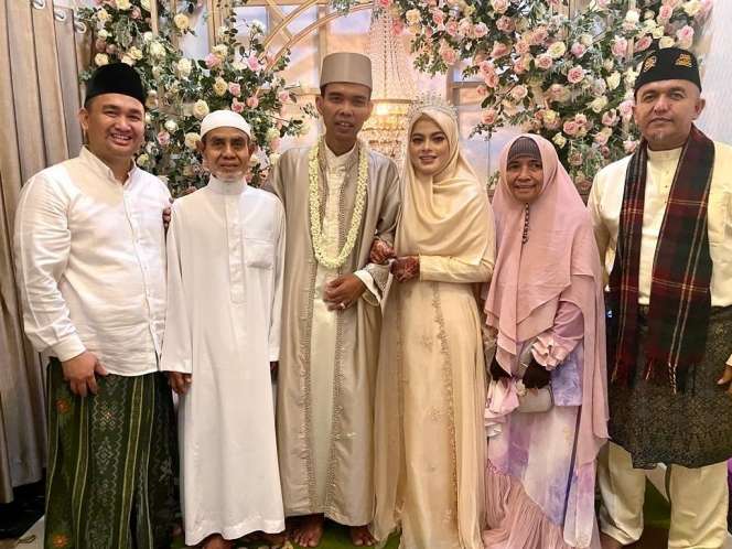 10 Potret Pernikahan Ustaz Abdul Somad dan Fatimah