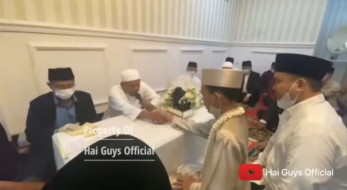 10 Potret Pernikahan Ustaz Abdul Somad dan Fatimah