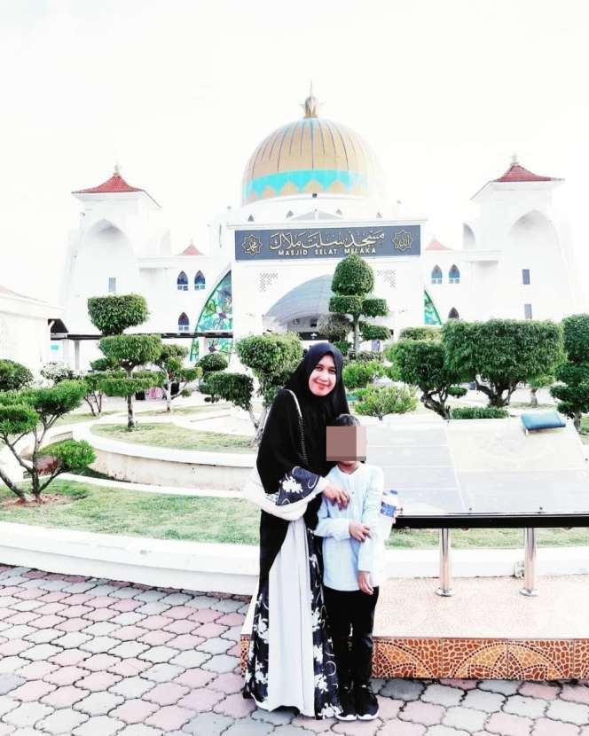 10 Potret Mellya Juniarti, Mantan Istri Ustaz Abdul Somad