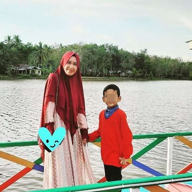 10 Potret Mellya Juniarti, Mantan Istri Ustaz Abdul Somad