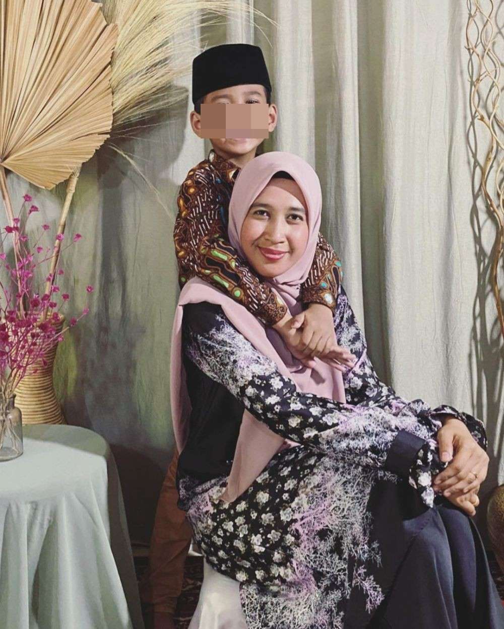 10 Potret Mellya Juniarti, Mantan Istri Ustaz Abdul Somad