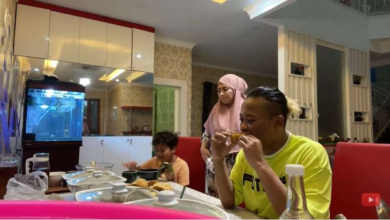 9 Momen Buka Puasa Sule-Nathalie Usai Pisah Rumah, Mesra Lagi!