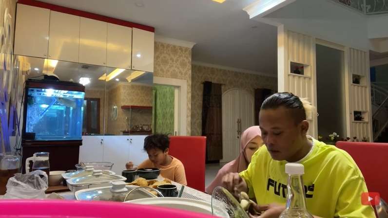 9 Momen Buka Puasa Sule-Nathalie Usai Pisah Rumah, Mesra Lagi!