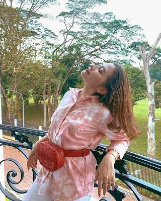 11 Potret OOTD Prilly Latuconsina di Sudut Rumah, Classy Abis!