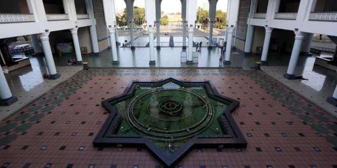 Megahnya Masjid Nasional Al Akbar Surabaya