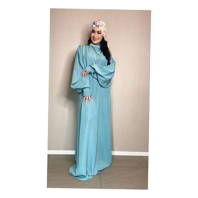 10 Foto Anggun Iis Dahlia Kenakan Kaftan & Turban, Modis Abis!