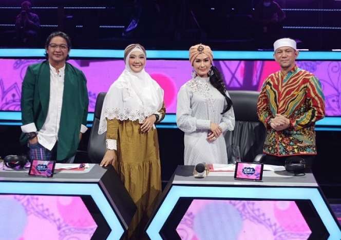 10 Foto Anggun Iis Dahlia Kenakan Kaftan & Turban, Modis Abis!