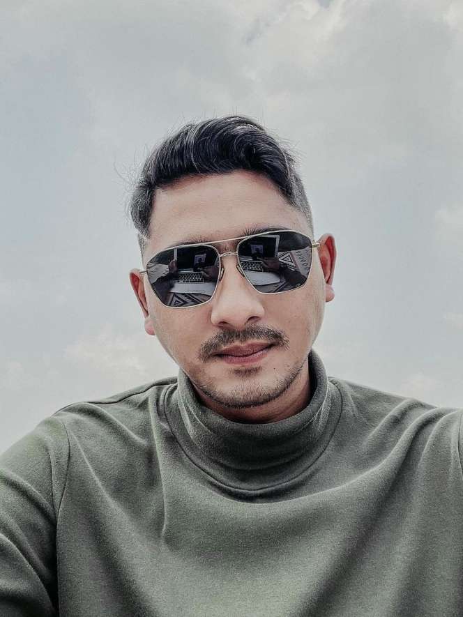 7 Potret Terbaru Arya Saloka Usai Potong Rambut, Bikin Syok!