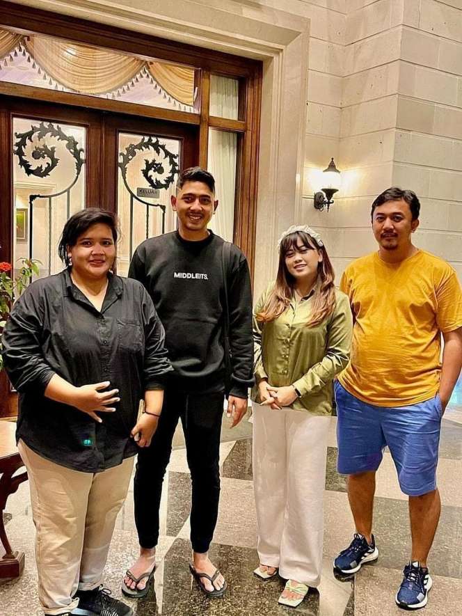 7 Potret Terbaru Arya Saloka Usai Potong Rambut, Bikin Syok!