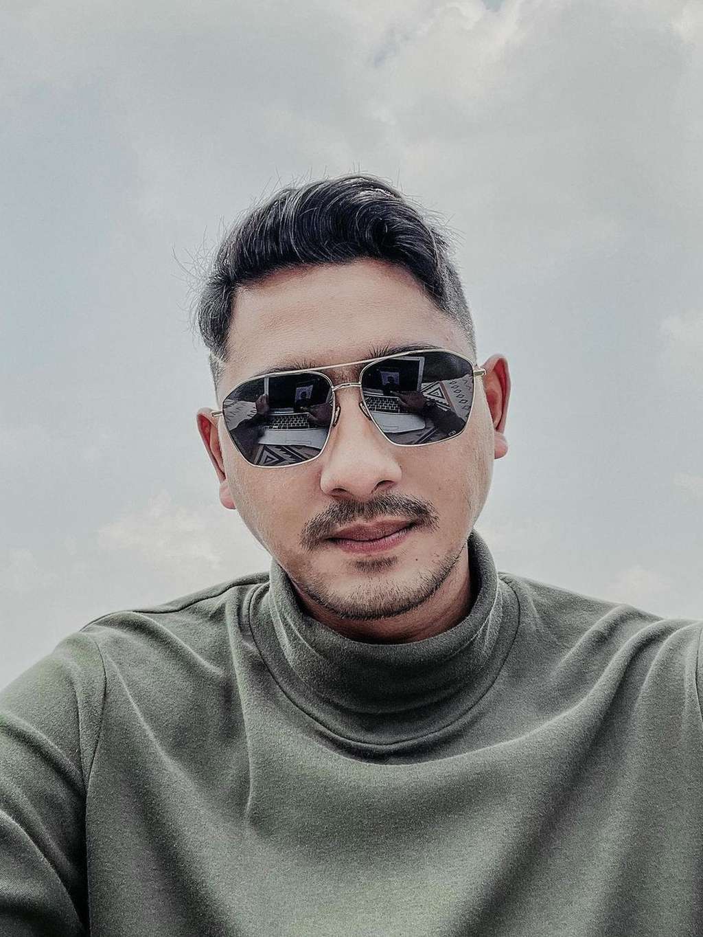 7 Potret Terbaru Arya Saloka Usai Potong Rambut, Bikin Syok!