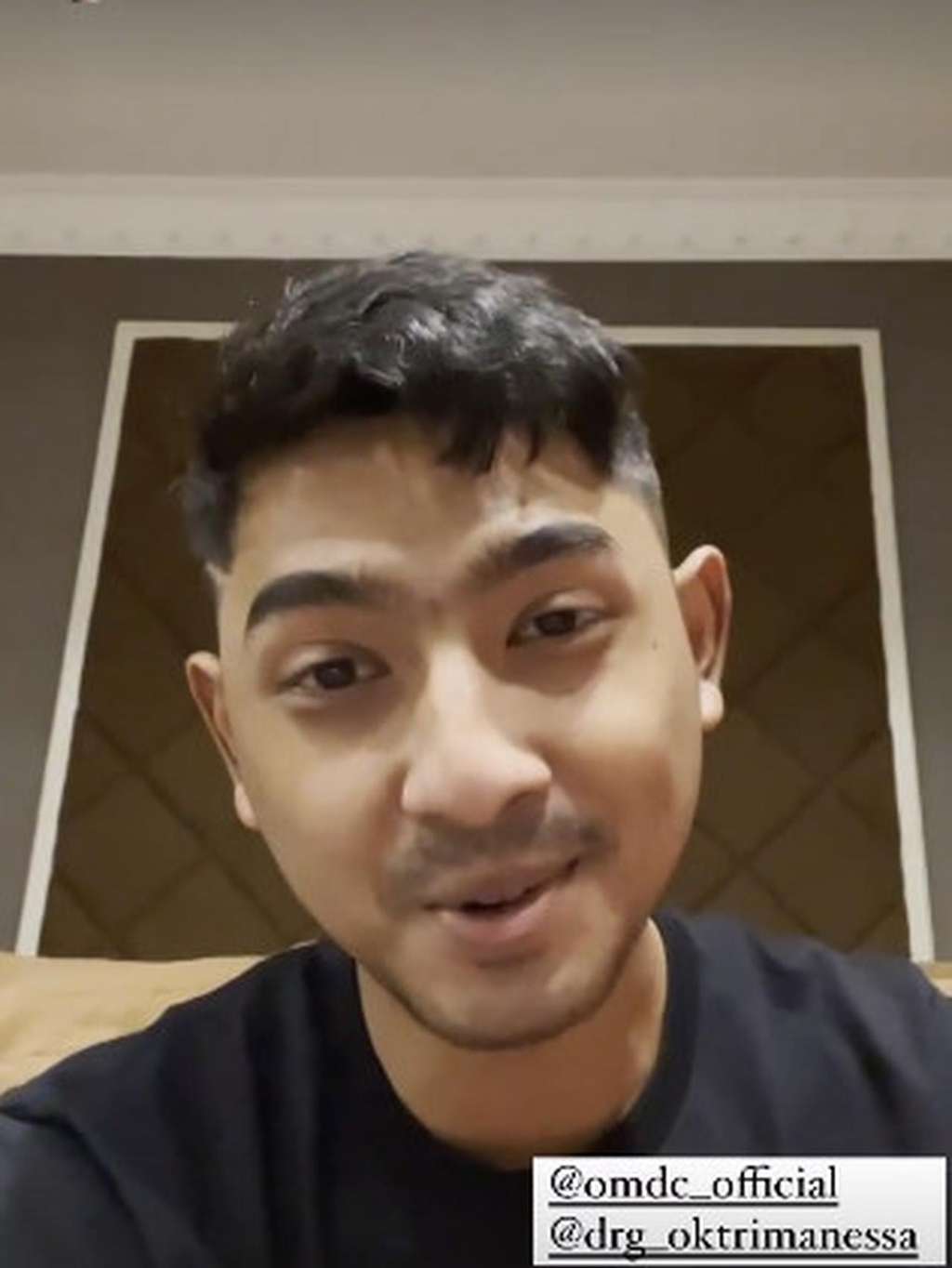 7 Potret Terbaru Arya Saloka Usai Potong Rambut, Bikin Syok!