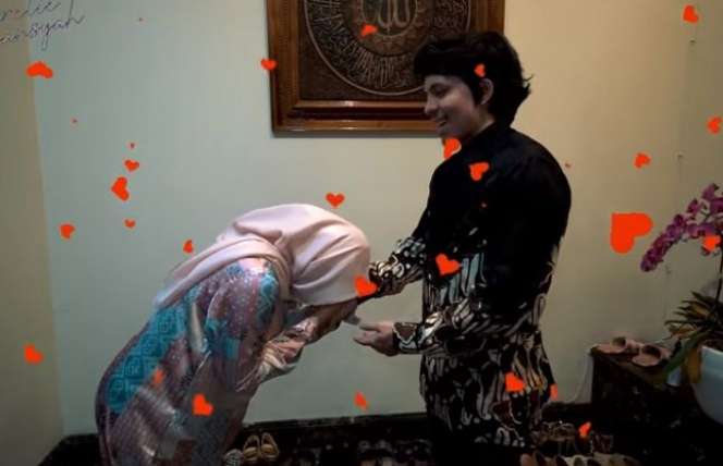 9 Momen Aurel Hermansyah Siapkan Keperluan Atta Sebelum Kerja