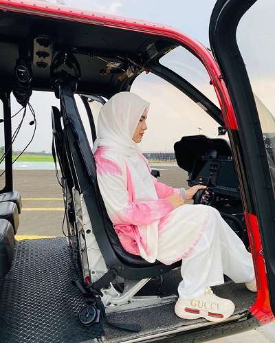 10 Potret Cantik Evelyn Nada Anjani, Makin Rajin Pakai Hijab