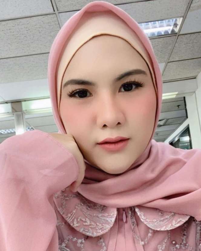 10 Potret Cantik Evelyn Nada Anjani, Makin Rajin Pakai Hijab