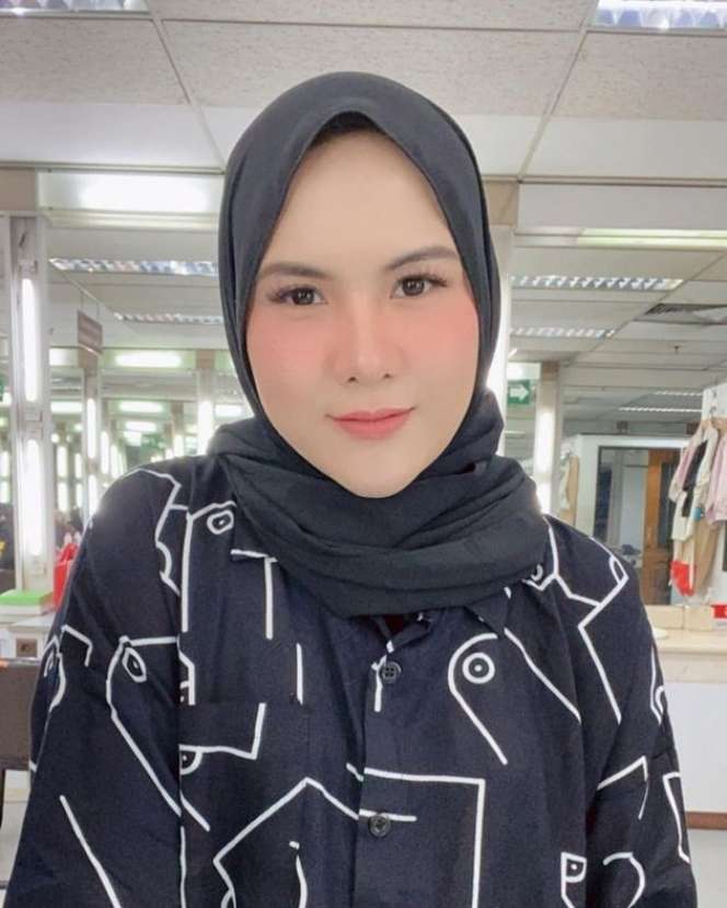10 Potret Cantik Evelyn Nada Anjani, Makin Rajin Pakai Hijab