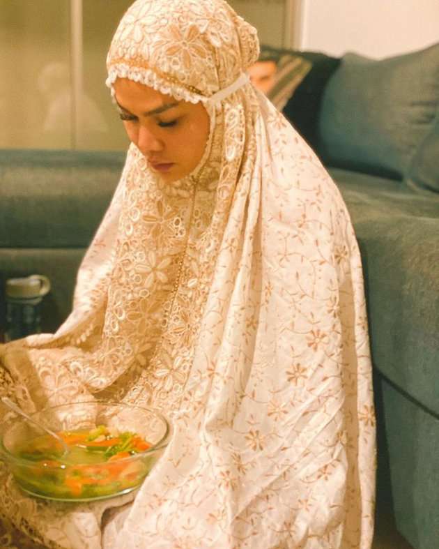 8 Unggahan DJ Katty Butterfly Rajin Ibadah di Bulan Ramadan