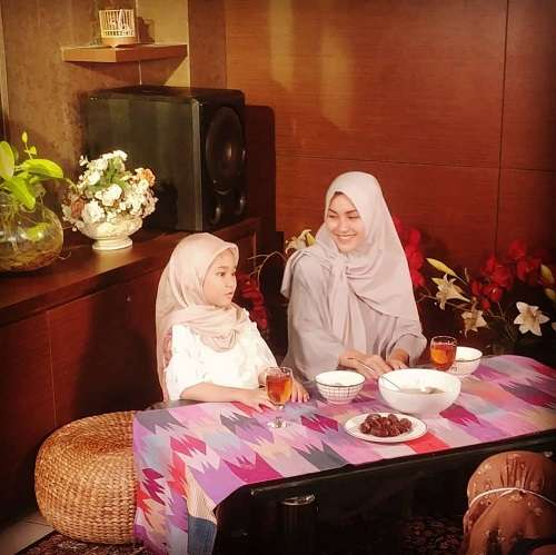 7 Potret Bilqis Putri Ayu Ting Ting Debut Jadi Presenter Cilik