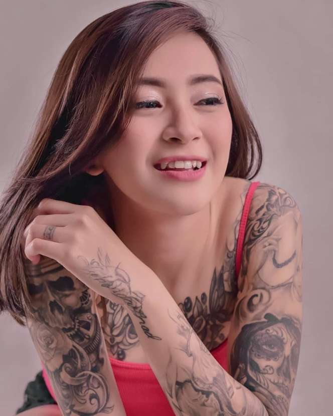 9 Foto Nadia Zerlinda, Selebgram Kembaran Nagita Slavina