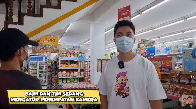 Momen Baim Wong Bayarin Semua Pengunjung di Minimarket