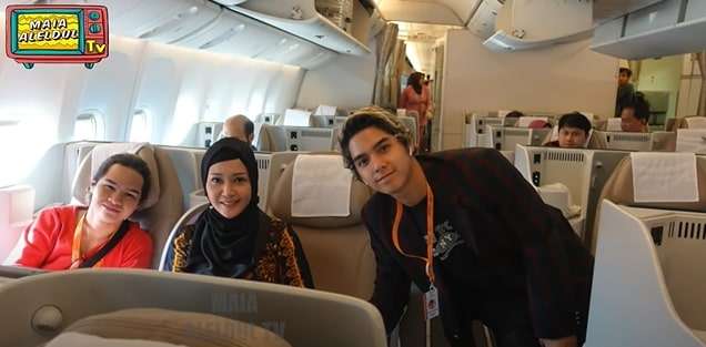 10 Potret Al dan Dul Ibadah Umroh Perdana Bersama Bunda Maia