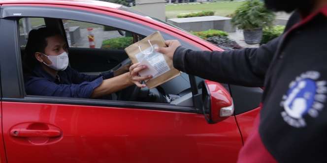 Pandemi, Masjid Al-Azhar Kasih Takjil Drive Thru