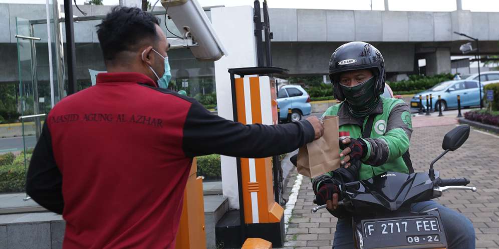 Pandemi, Masjid Al-Azhar Kasih Takjil Drive Thru