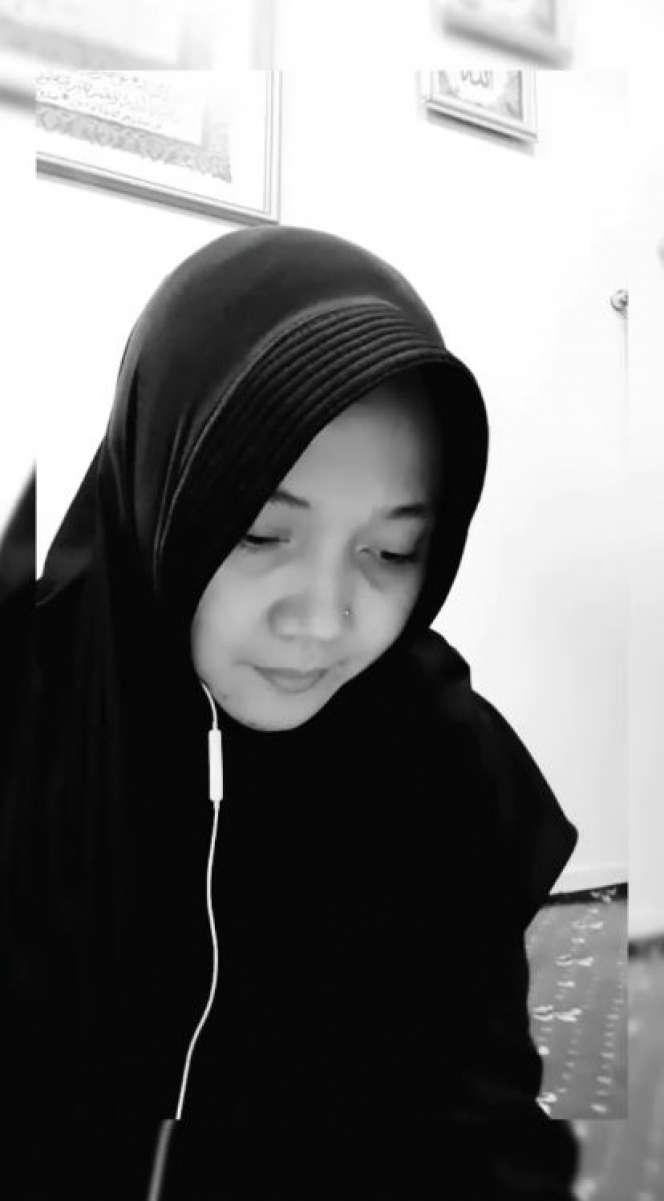Mempesona, 7 Potret Sulis Penyanyi Religi Tanpa Makeup