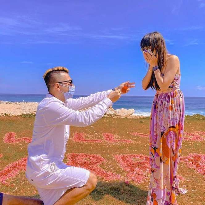 5 Potret Terbaru Eva Belisima Mantan Istril Kiwil