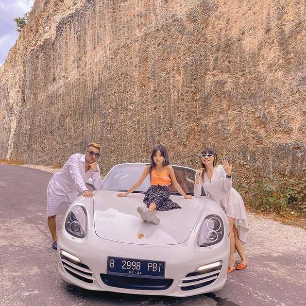 5 Potret Terbaru Eva Belisima Mantan Istril Kiwil
