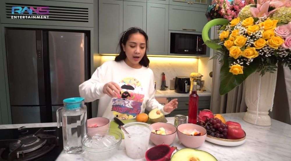 Nagita Slavina Masak Besar, Seharian Buat Ratusan Camilan