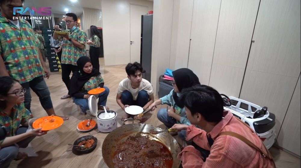 Nagita Slavina Masak Besar, Seharian Buat Ratusan Camilan