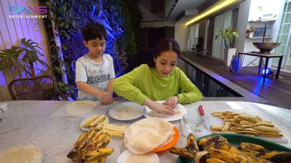 Nagita Slavina Masak Besar, Seharian Buat Ratusan Camilan