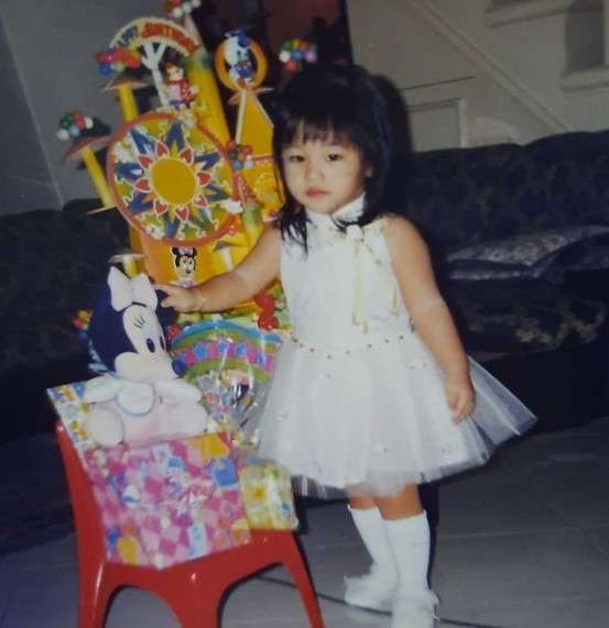 Punya Darah Jepang, 6 Potret Lawas Artis yang Gemes Banget!