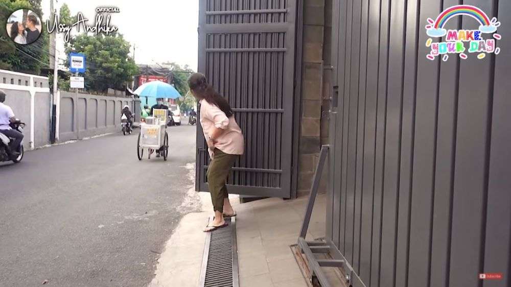 10 Potret Ussy Borong Bakso Dua Gerobak, Buat Bukber Sekampung